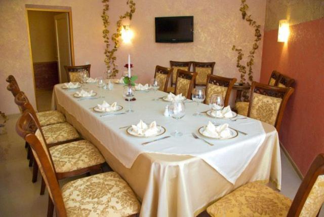 Coliseum Hotel Khmel'nyts'kyy Ngoại thất bức ảnh