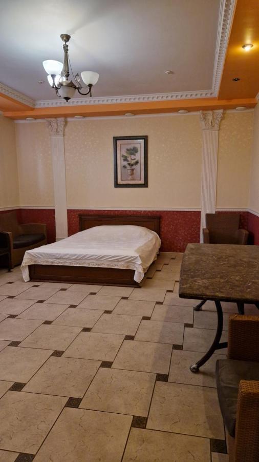 Coliseum Hotel Khmel'nyts'kyy Ngoại thất bức ảnh