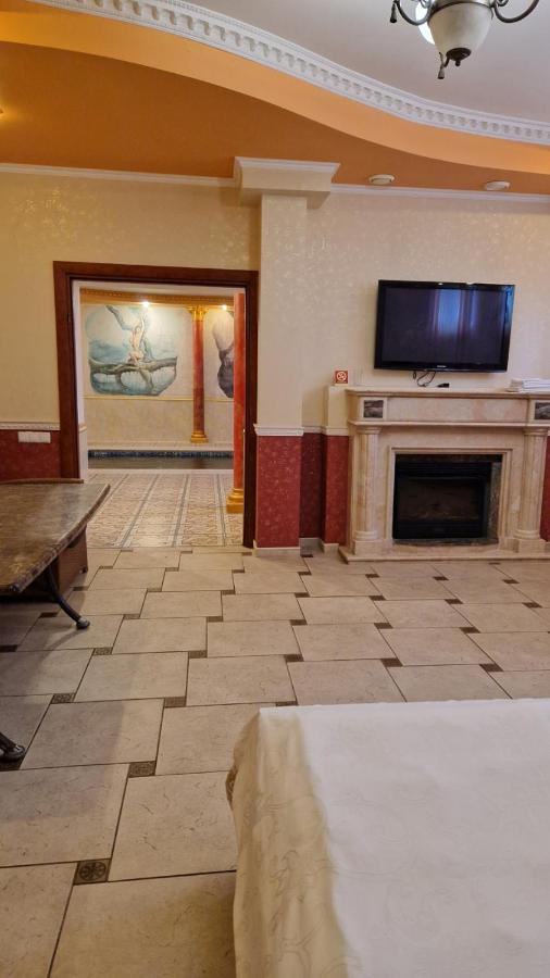 Coliseum Hotel Khmel'nyts'kyy Ngoại thất bức ảnh