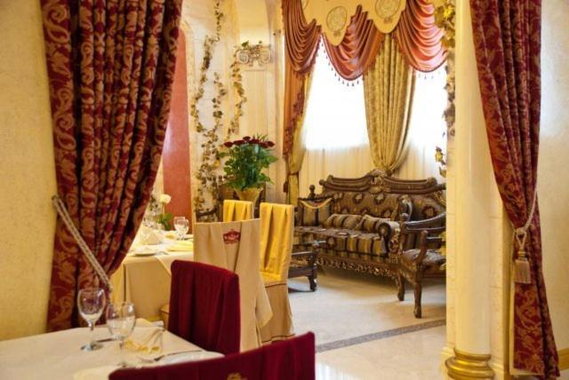 Coliseum Hotel Khmel'nyts'kyy Ngoại thất bức ảnh