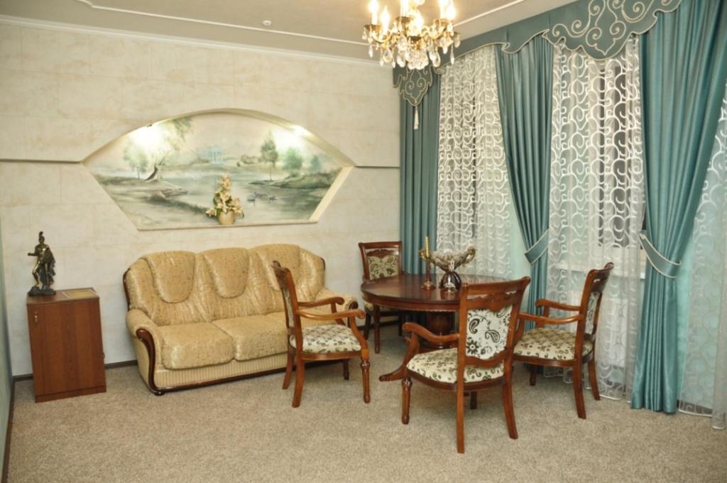 Coliseum Hotel Khmel'nyts'kyy Phòng bức ảnh